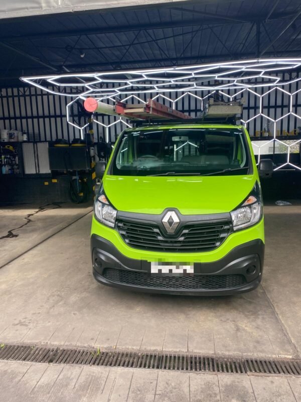 After: Renault Trafic – signage removal